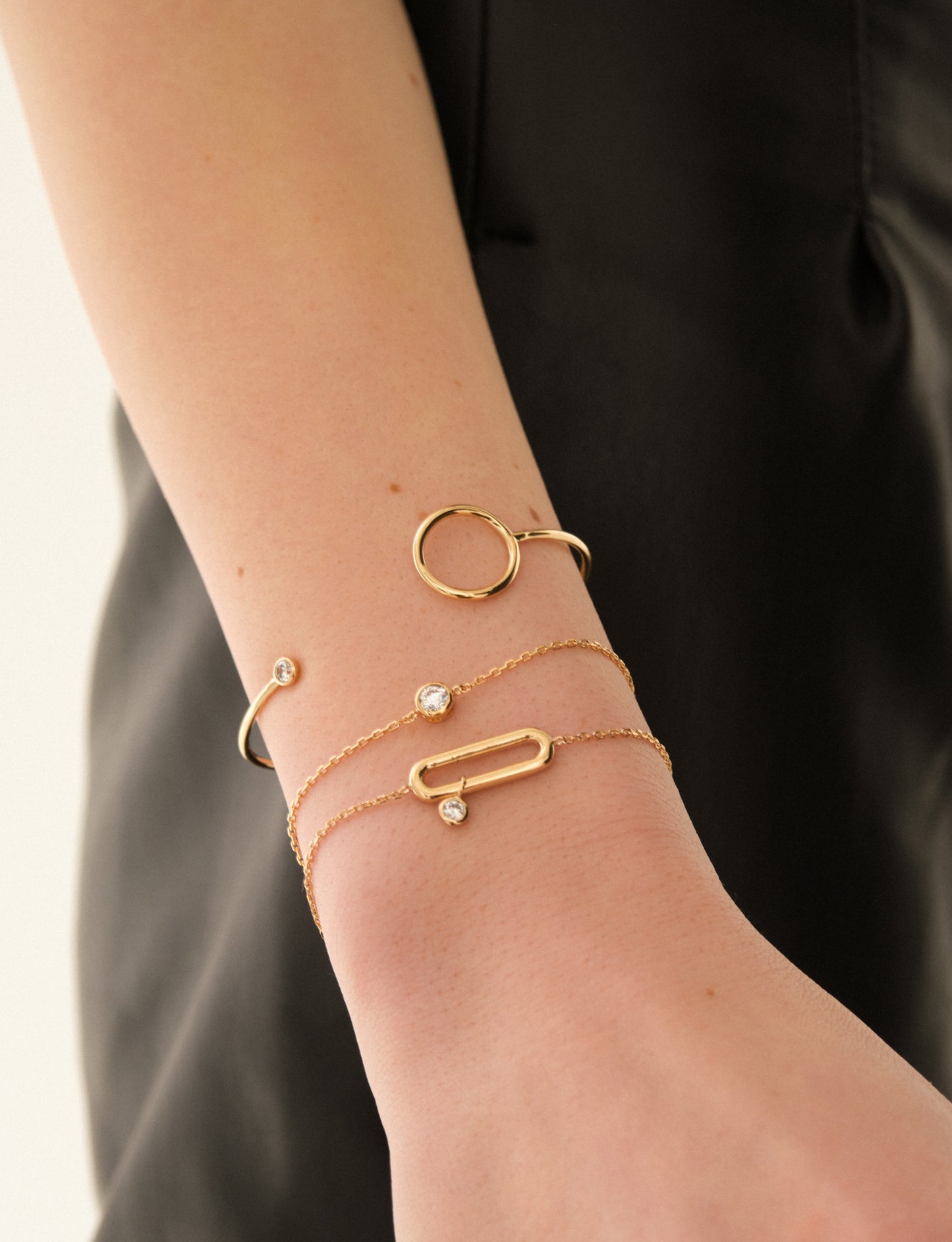 Single Paper Clip Bracelet with Dangling Zirconia